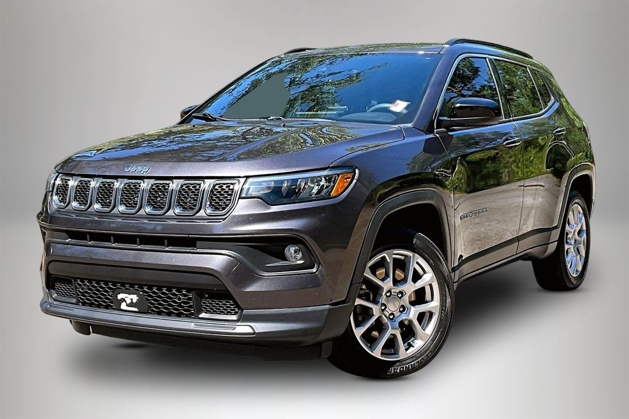 2023 Jeep Compass Latitude Lux 4X4's photo