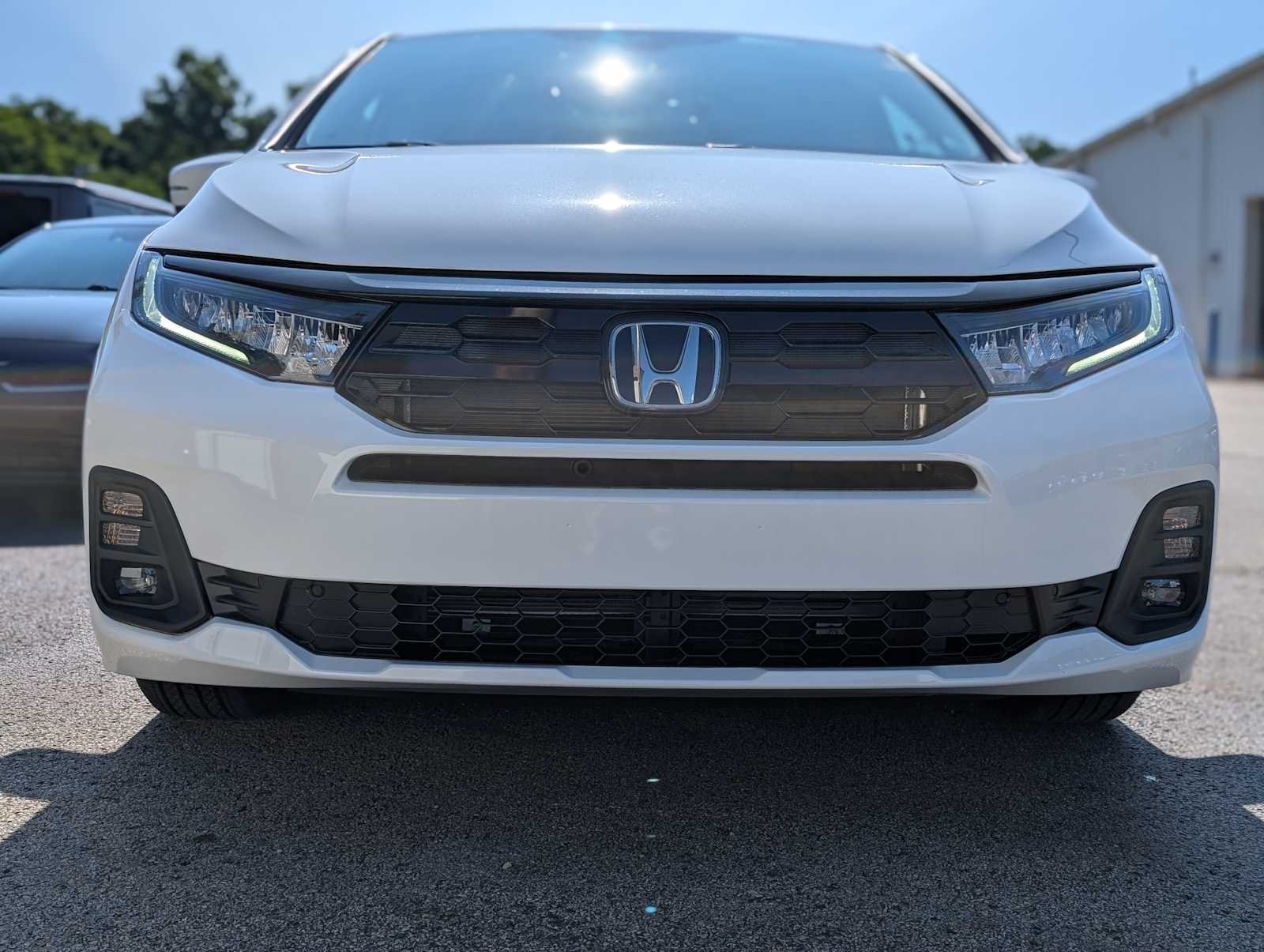 New 2026 Platinum White Pearl Honda Touring image 2