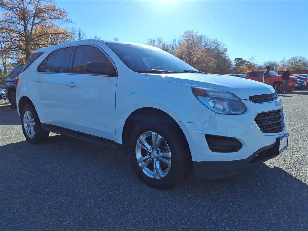Used 2017 Summit White Chevrolet LS image 2