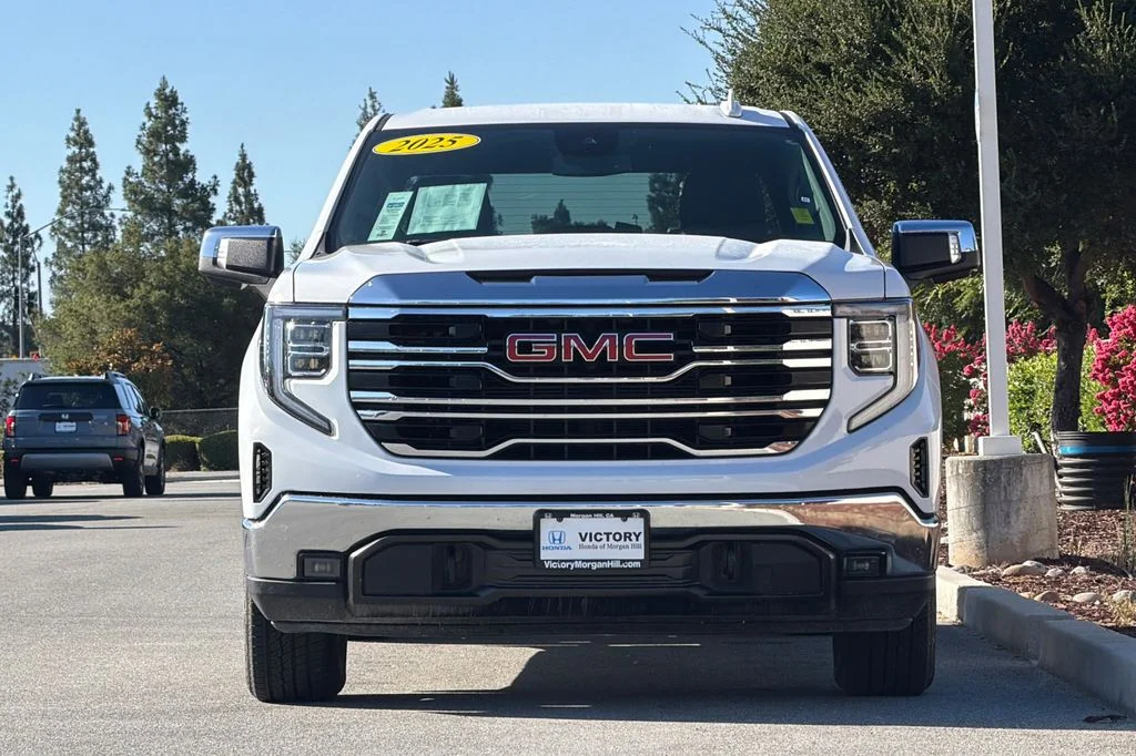 Used 2025 Summit White GMC SLT image 10