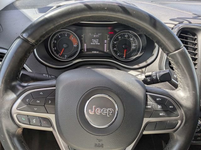 Used 2019 Silver Jeep Latitude Plus image 27