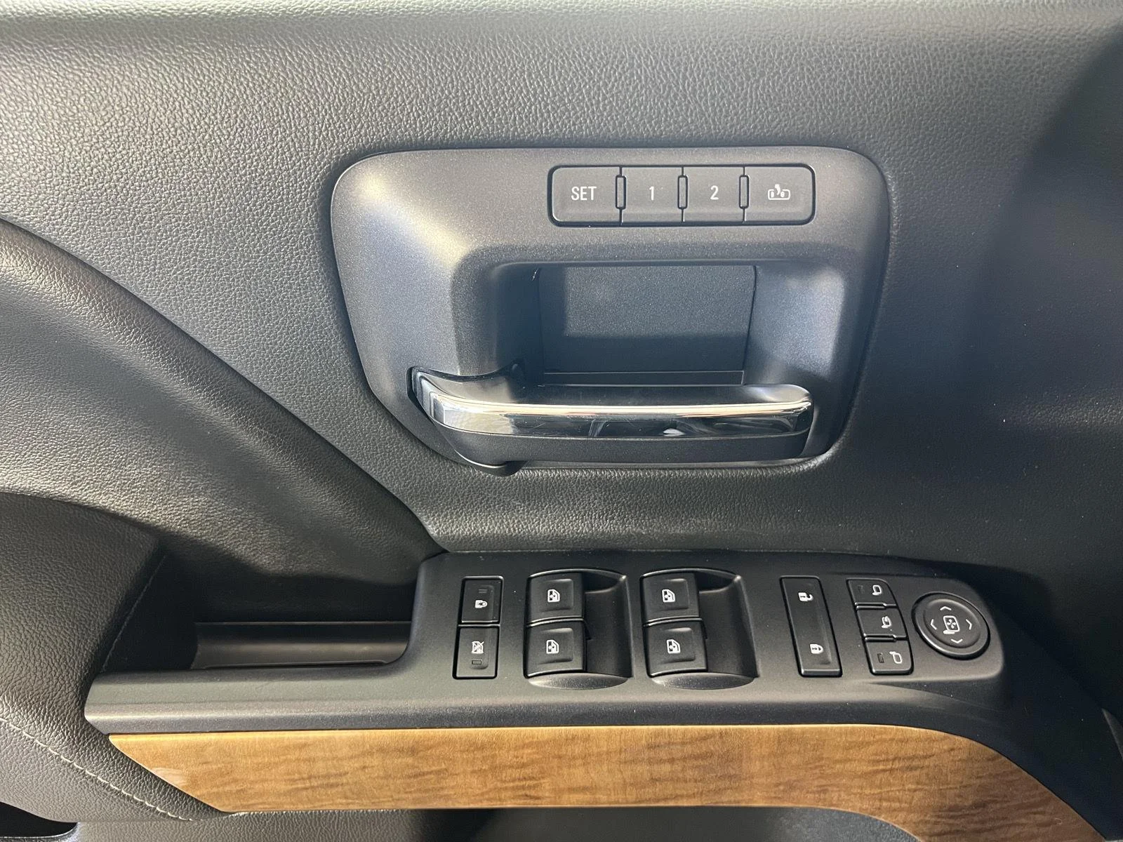 Used 2015 Deep Ocean Blue Metallic Chevrolet LTZ image 8