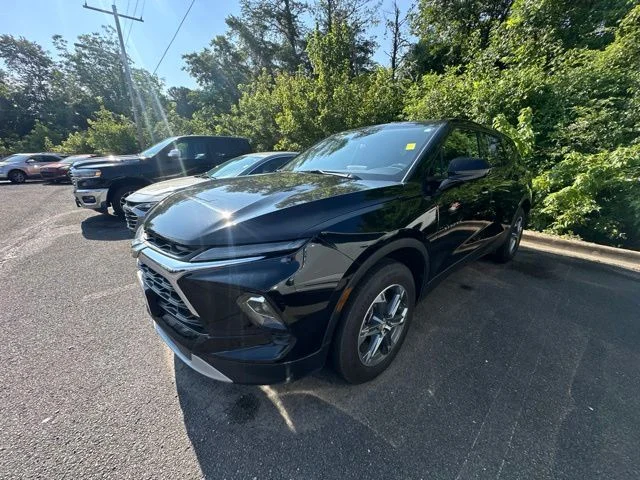 Used 2025 Black Chevrolet LT image 5