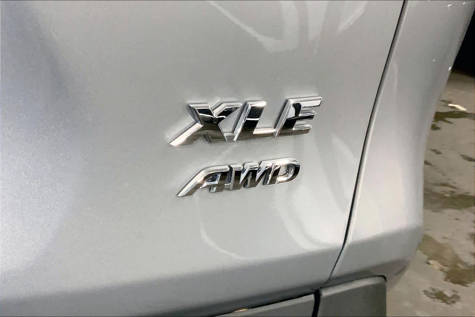 2025 Toyota RAV4 XLE - Photo 19