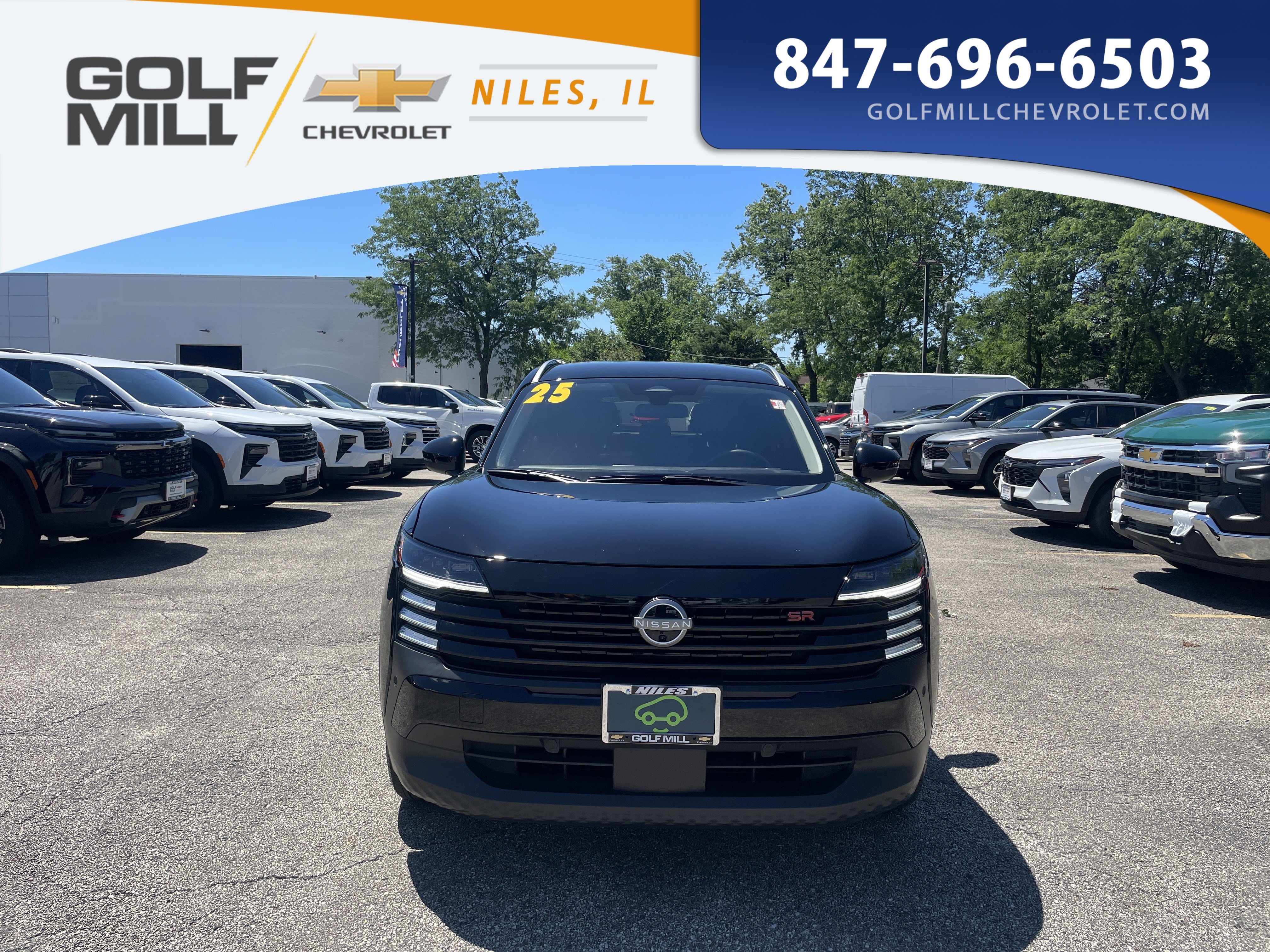 Used 2025 Super Black Nissan SR image 2