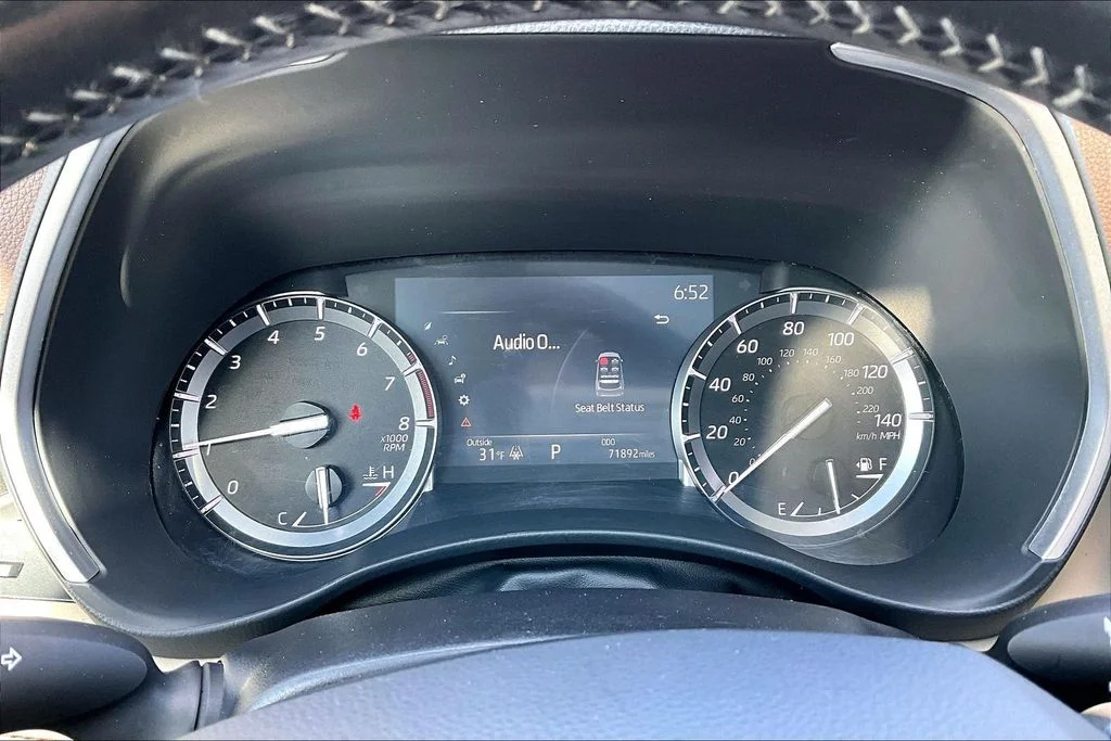 2021 Toyota Highlander XLE - Photo 13