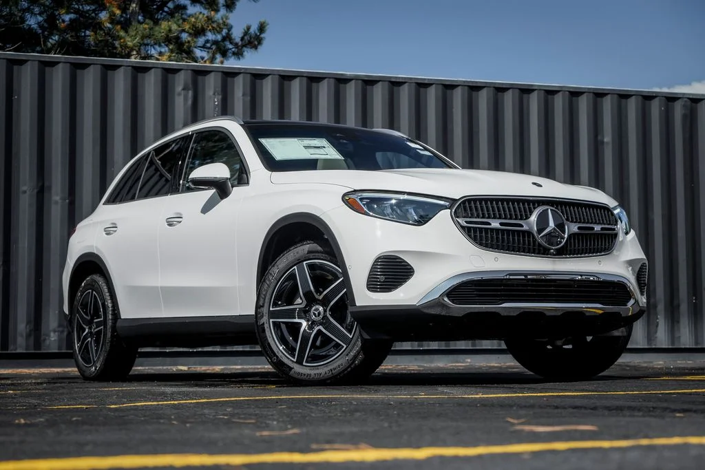 New 2027 Polar White Mercedes-Benz GLC 300 image 1