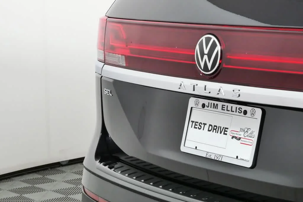 New 2026 Deep Black Pearl Volkswagen 2.0T SEL image 36