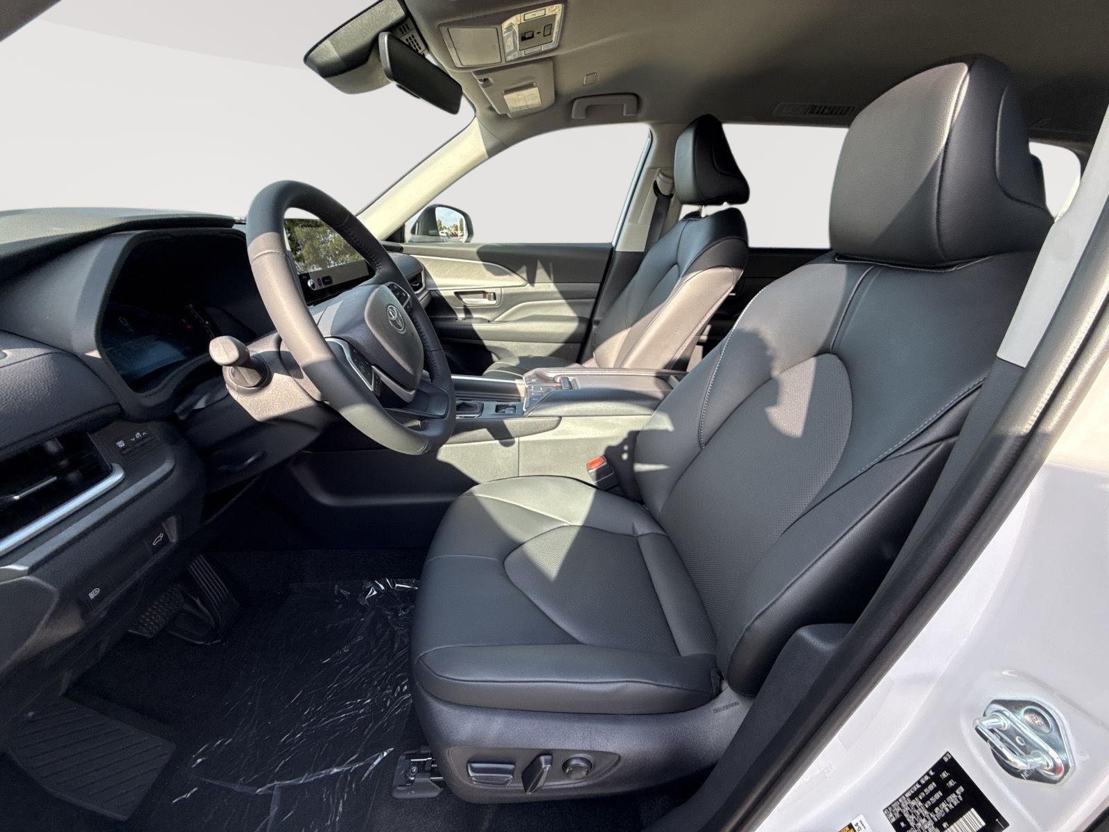 New 2026 Wind Chill Pearl <sup>1</sup> Toyota  XLE image 10