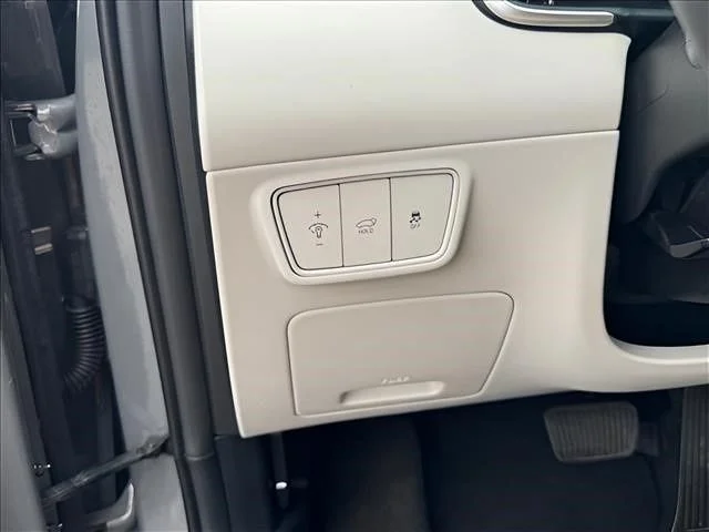 Used 2024 Gray Hyundai SEL image 22