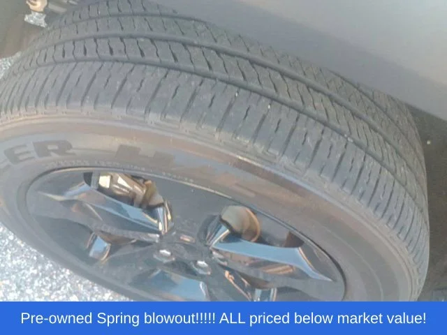 Used 2023 White Jeep Altitude image 12