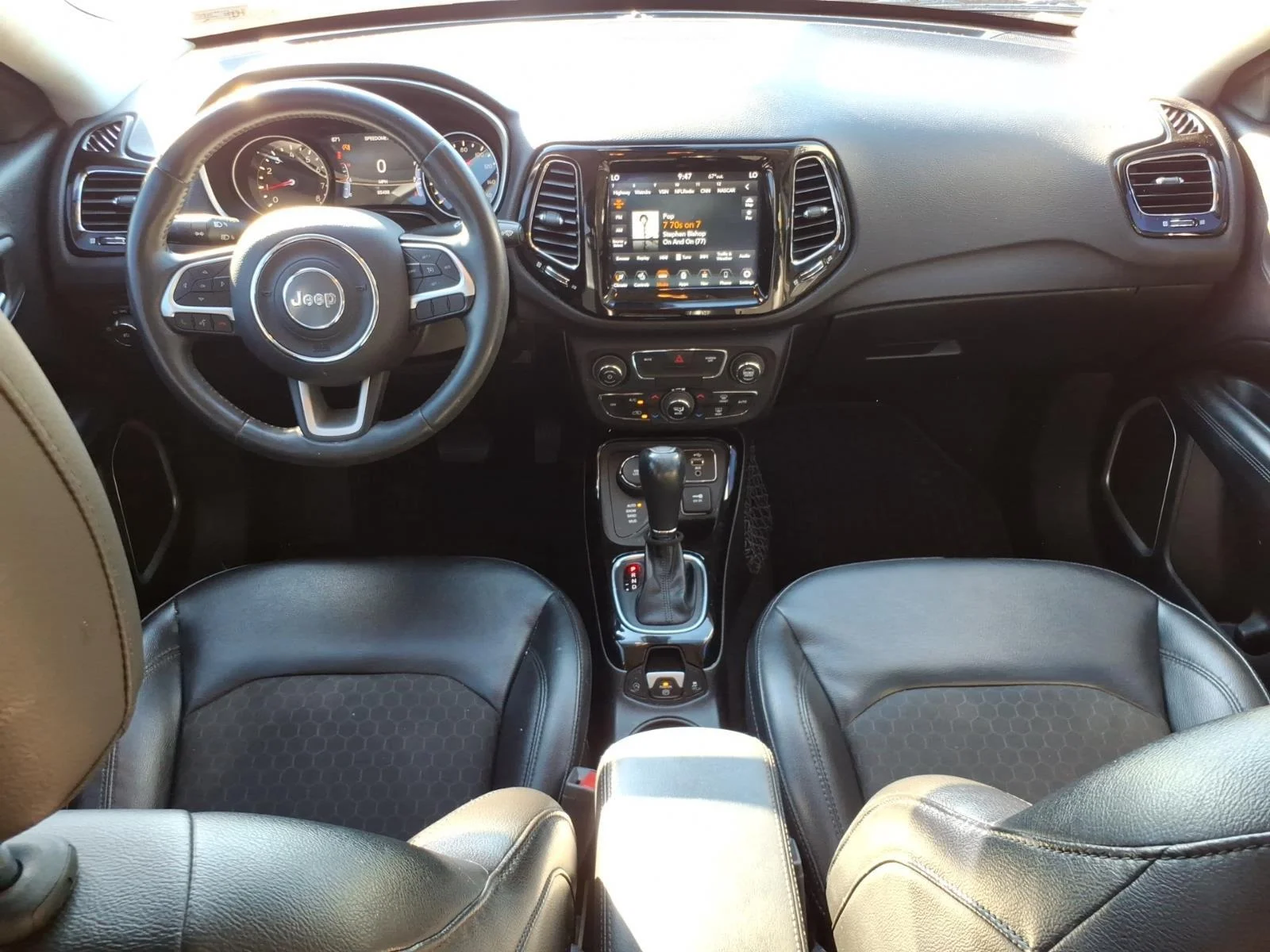 Used 2018 Redline Pearlcoat Jeep Altitude image 22