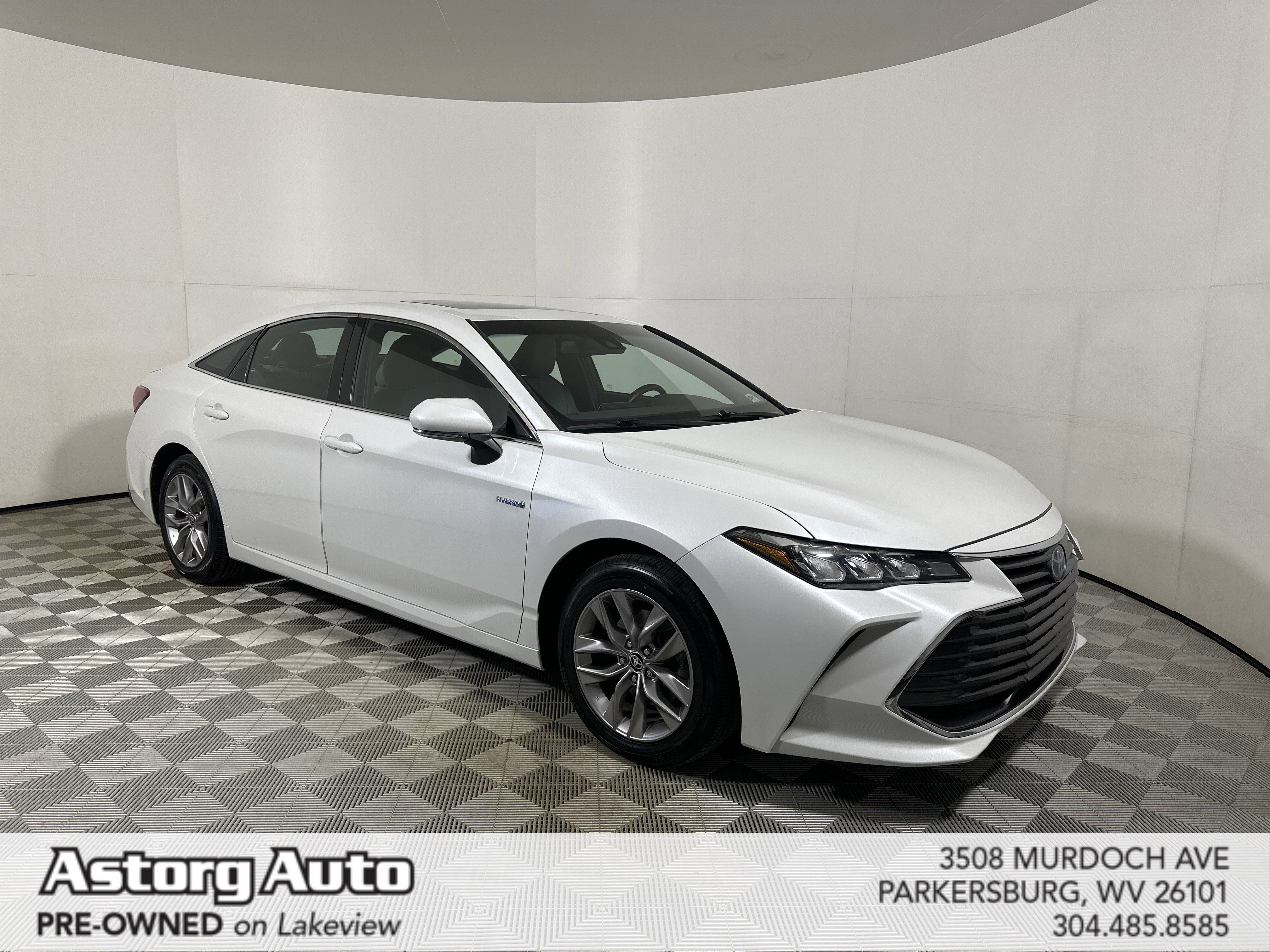 2021 Toyota Avalon XLE Hybrid's photo