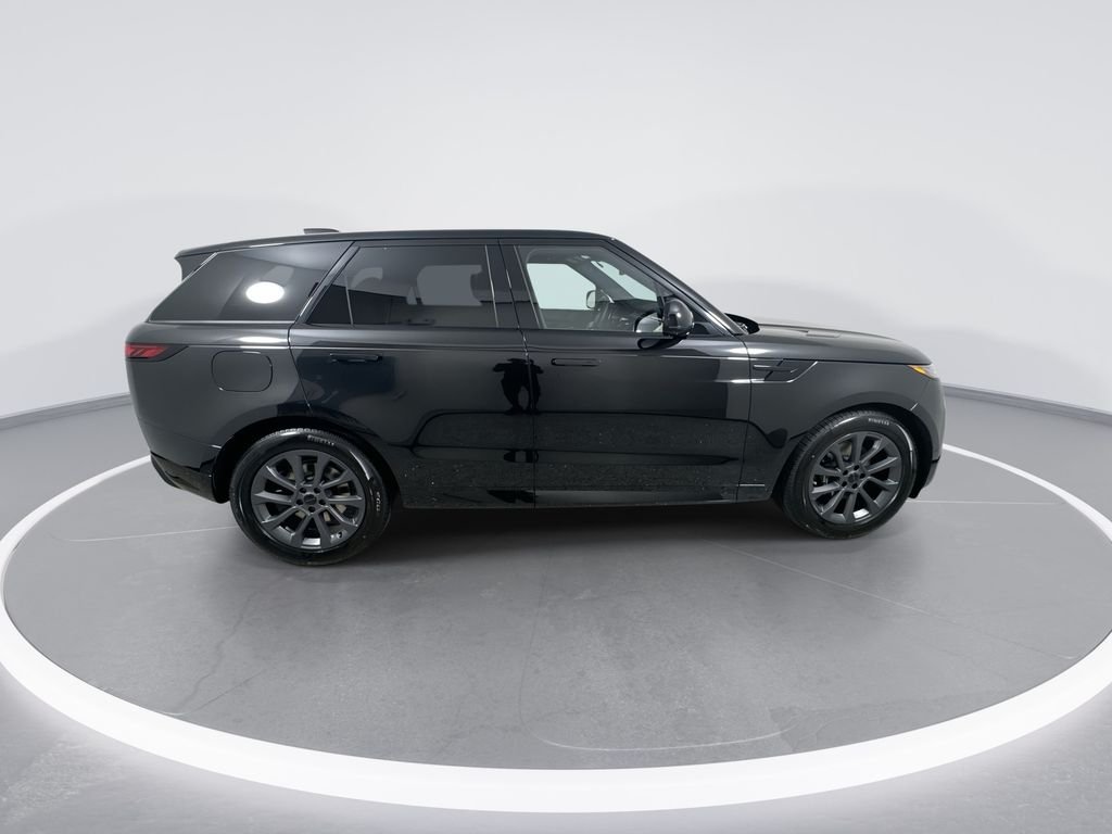 New 2026 SANTORN BLK MET Land Rover Dynamic SE image 9