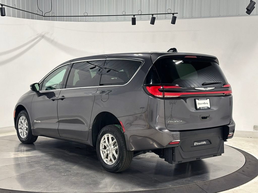 Used 2023 Gray Chrysler Touring L image 13