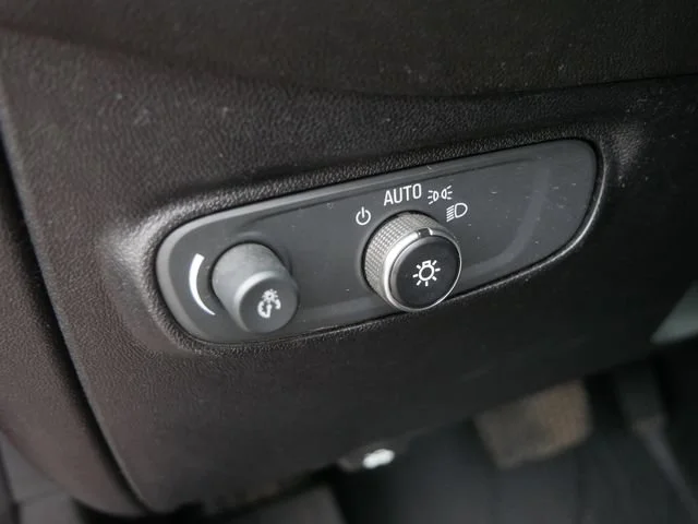 Used 2019 CAJUN RED TINTCOAT Chevrolet LT image 22