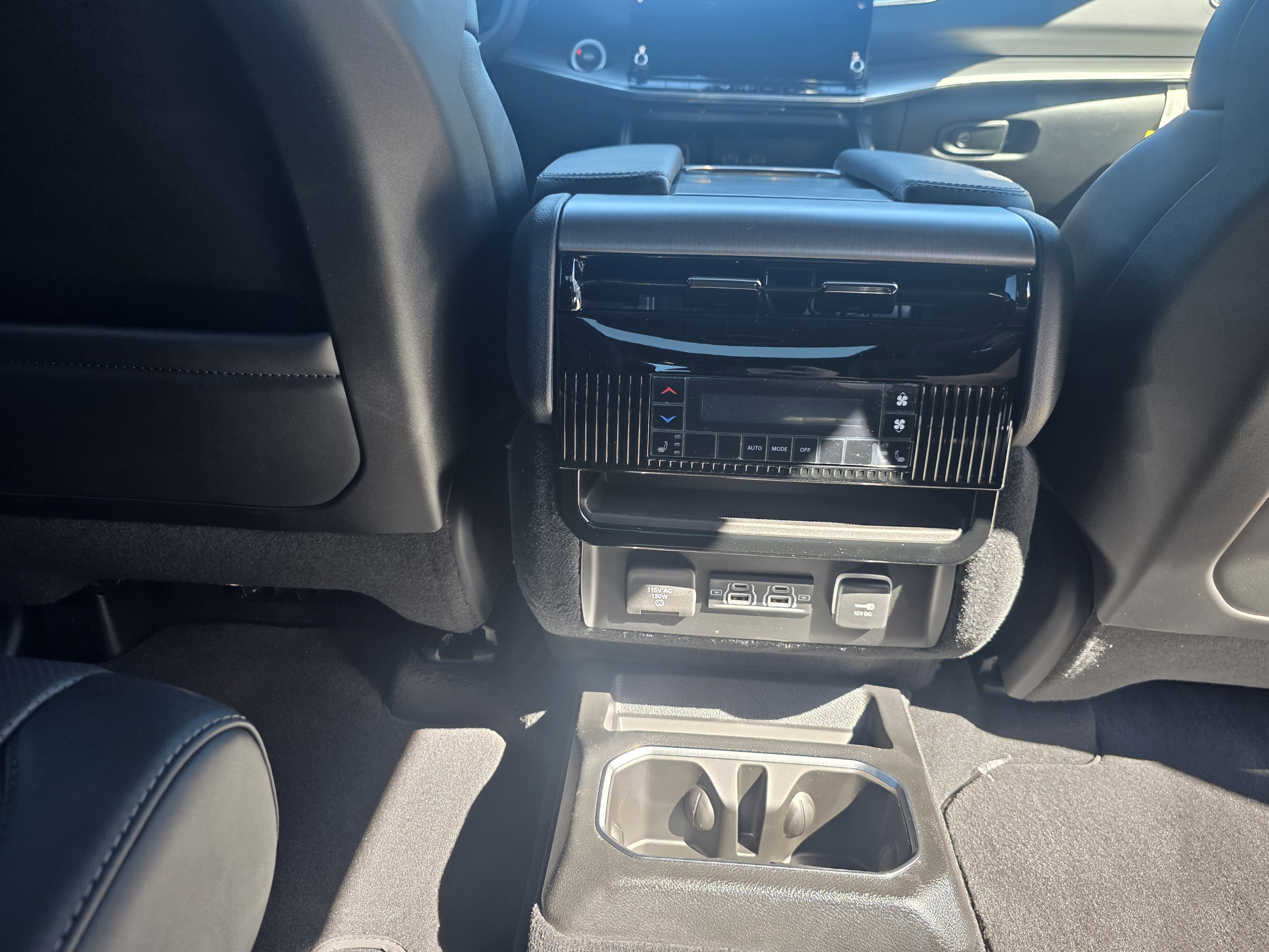 New 2026 Baltic-Gray Metallic Clear-Coat Exterior Paint Jeep Limited Reserve image 21