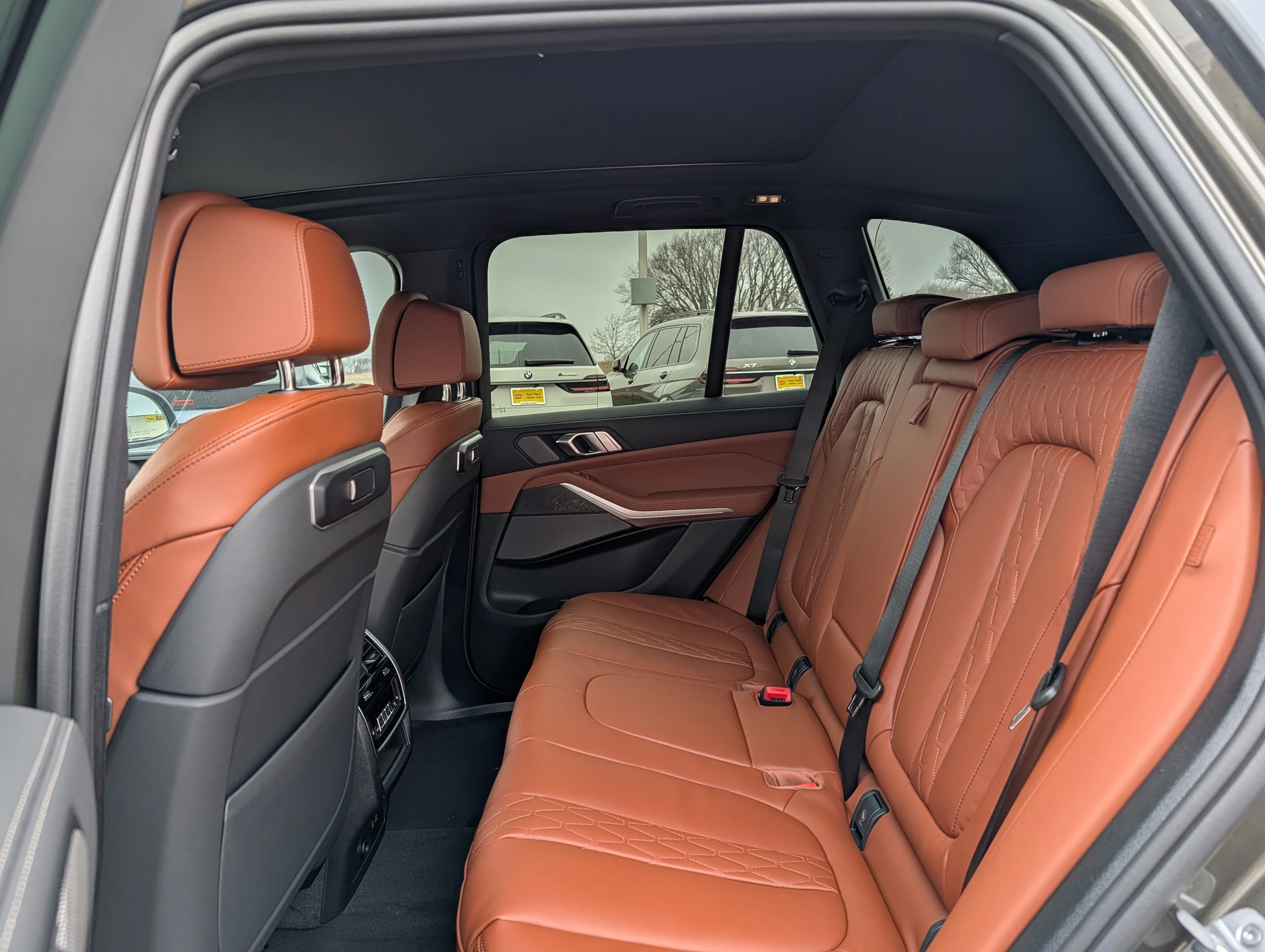 New 2026 Manhattan Green Metallic BMW xDrive50e image 6