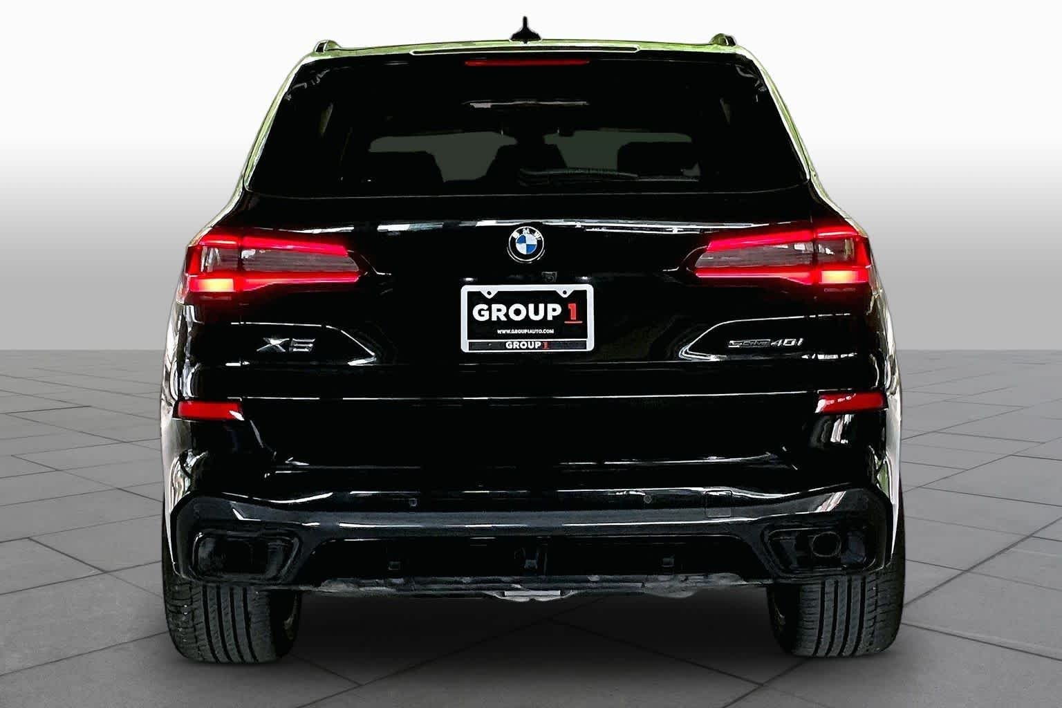 Used 2021 Black Sapphire Metallic BMW sDrive40i image 4