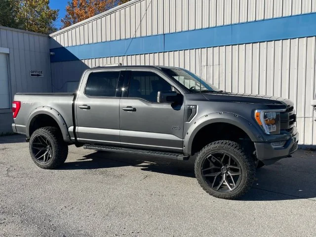 Used 2023 Gray Ford Lariat image 3