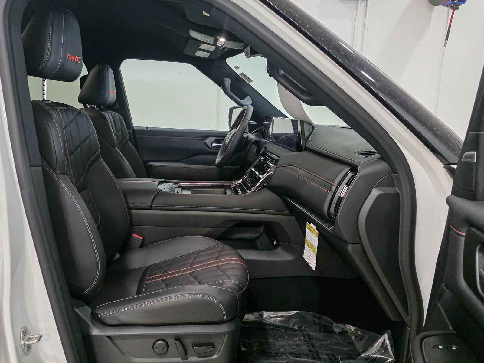2026 Nissan Armada PRO-4X - Photo 12