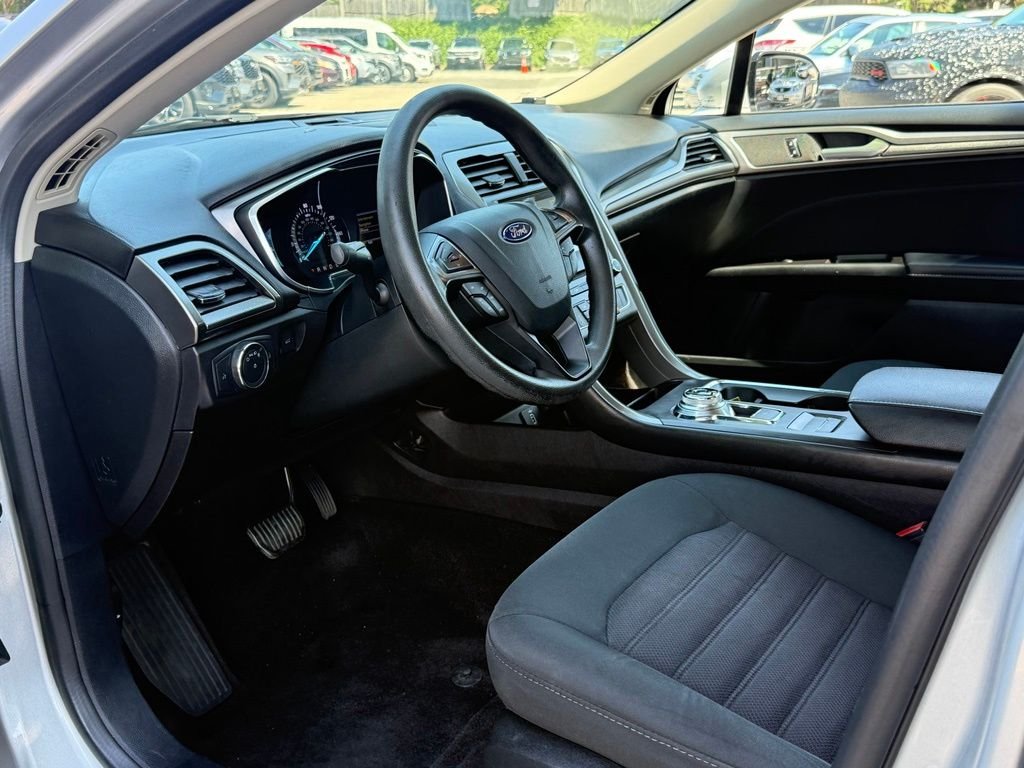 Used 2017 Silver Ford SE image 21