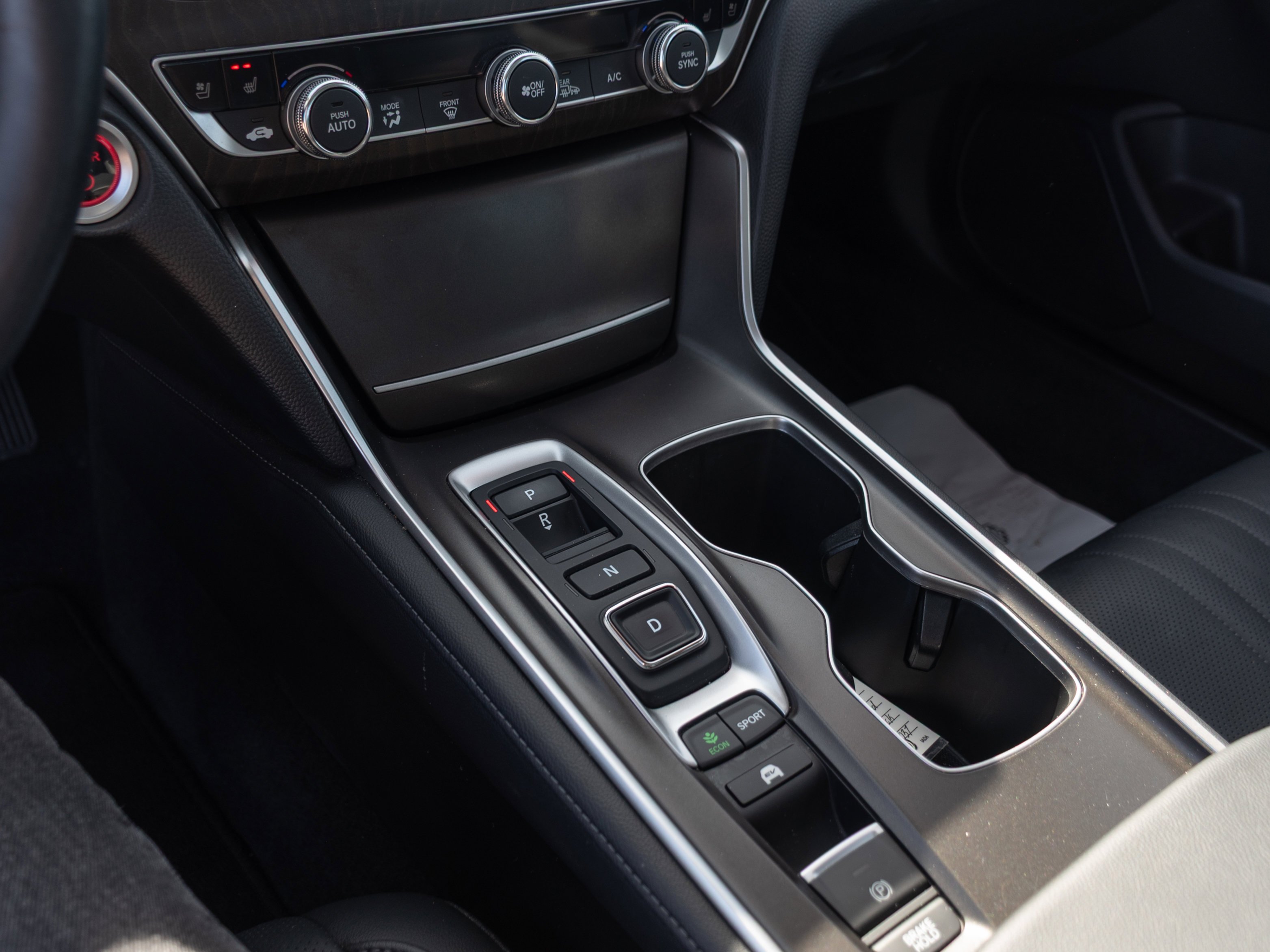 2022 Honda Accord Hybrid Touring - Photo 15