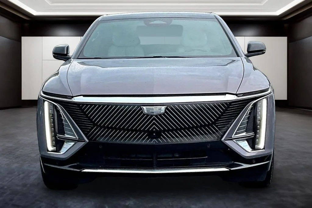 Certified 2025 Cadillac LYRIQ Luxury 1 with VIN 1GYKPNRL4SZ301295 for sale in Beachwood, OH