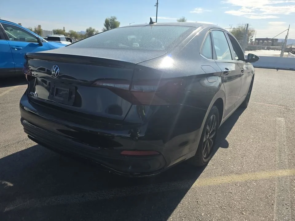 Used 2023 Black Volkswagen 1.5T S image 4