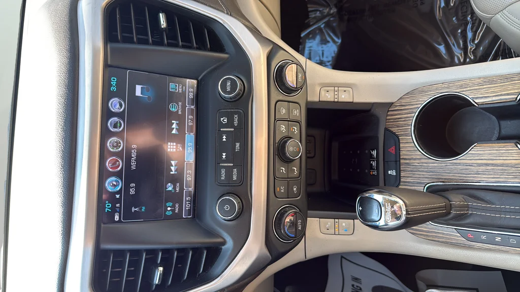 Used 2019 Blue GMC Denali image 19