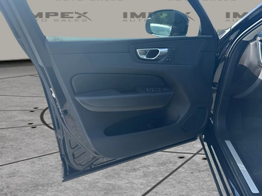 Used 2020 Black Volvo T5 Momentum image 17