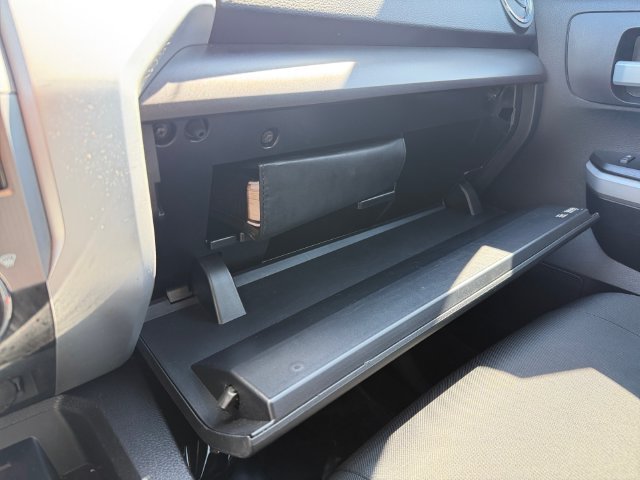 Used 2020  Toyota SR5 image 28