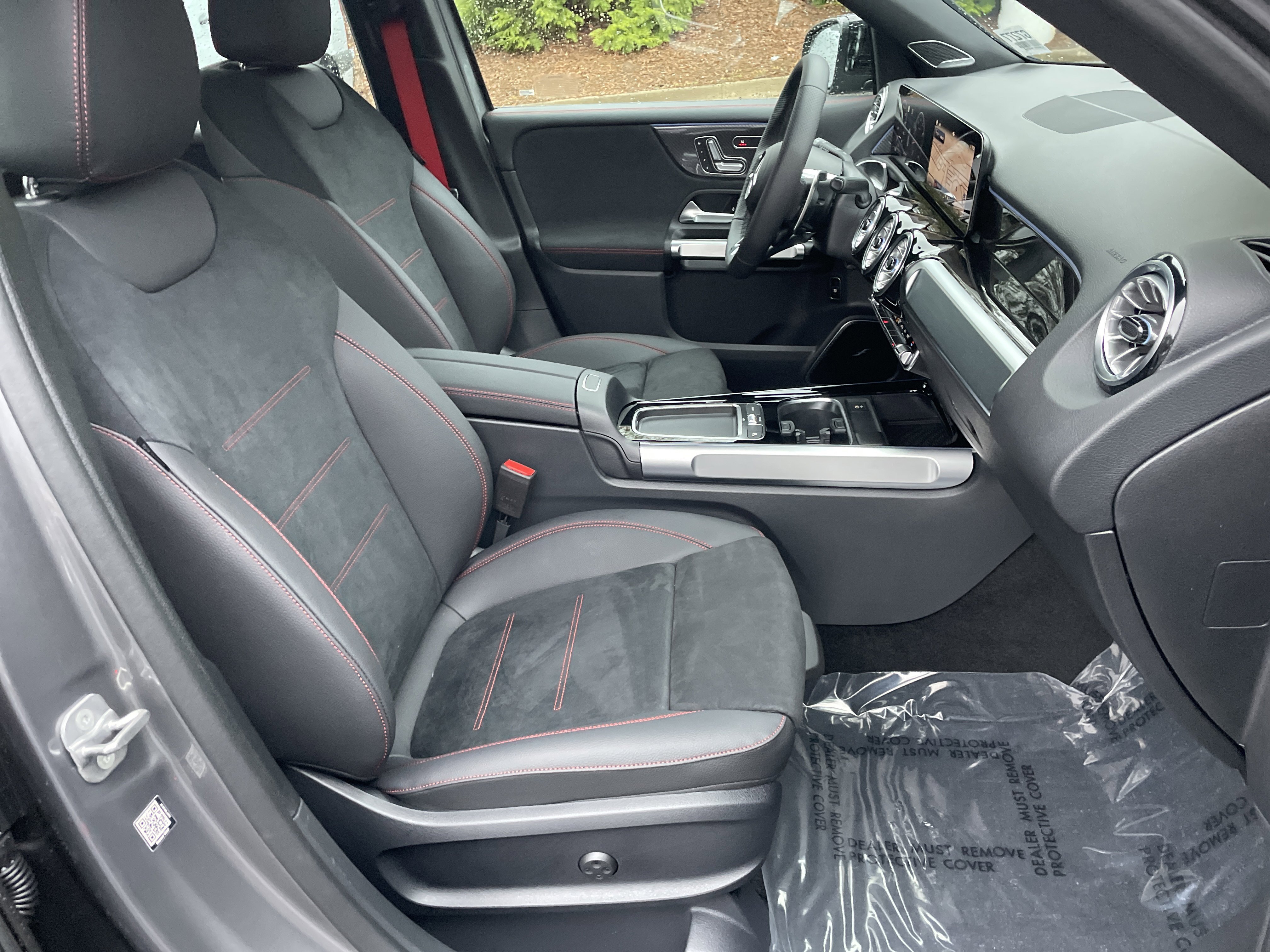 New 2026 Mountain Grey Metallic Mercedes-Benz AMG® GLB 35 4MATIC® SUV image 43