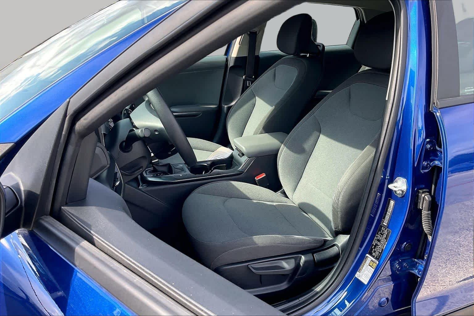 2025 Kia K4 LXS - Photo 9