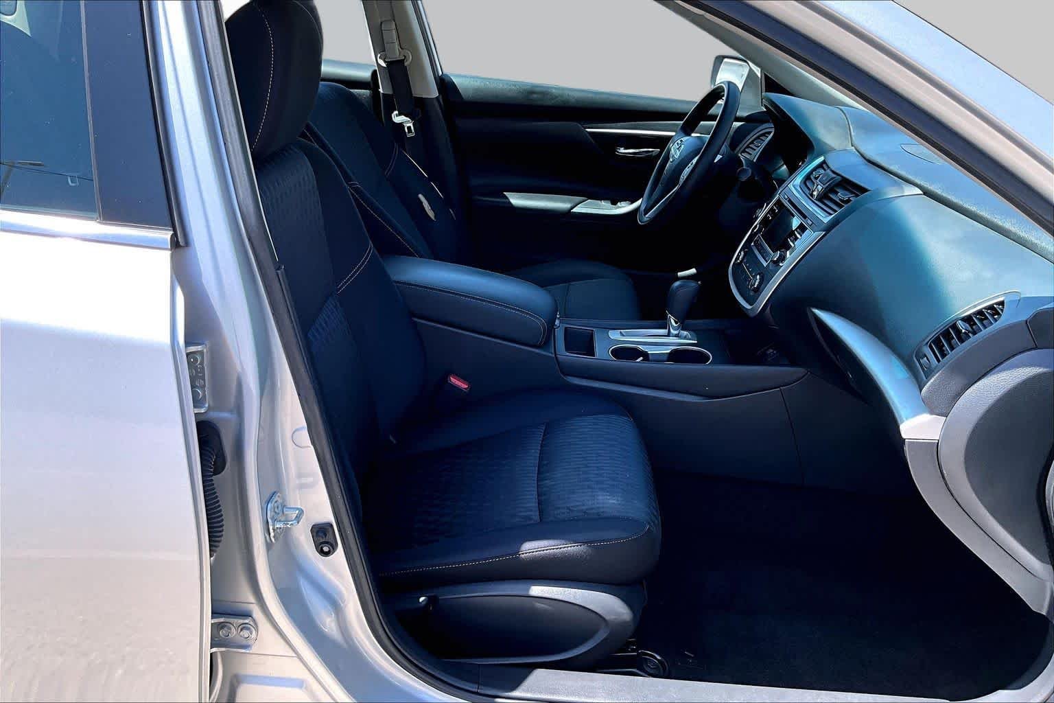 Used 2018 Brilliant Silver Nissan 2.5 S image 11