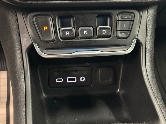 Used 2020 Black GMC SLT image 31