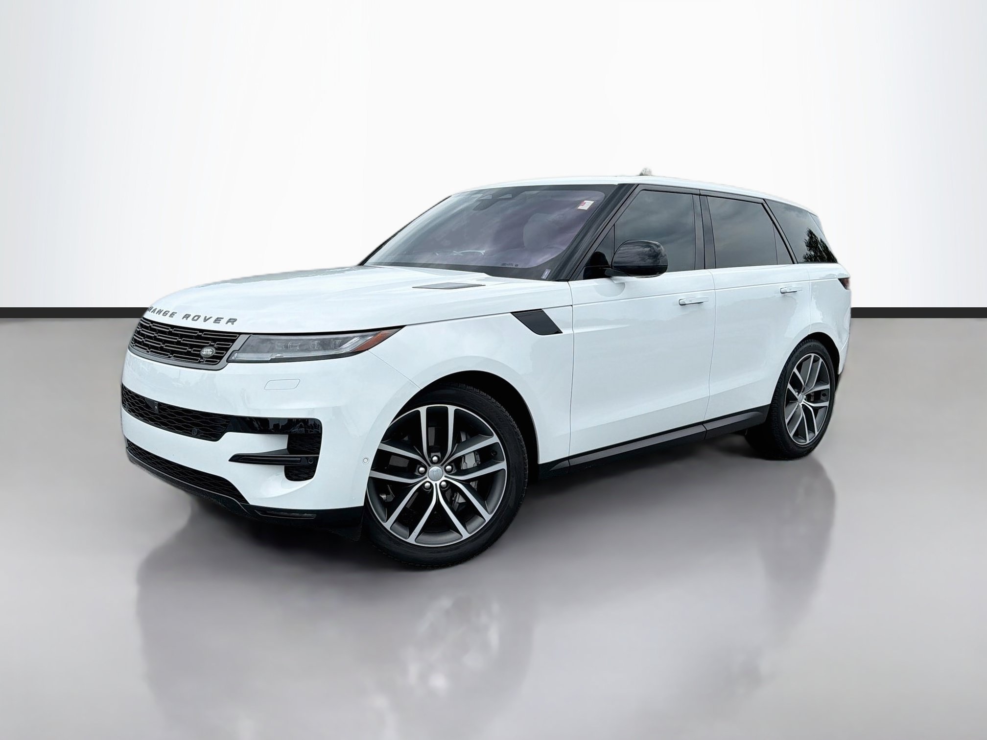 Used 2023 White Land Rover SE image 1