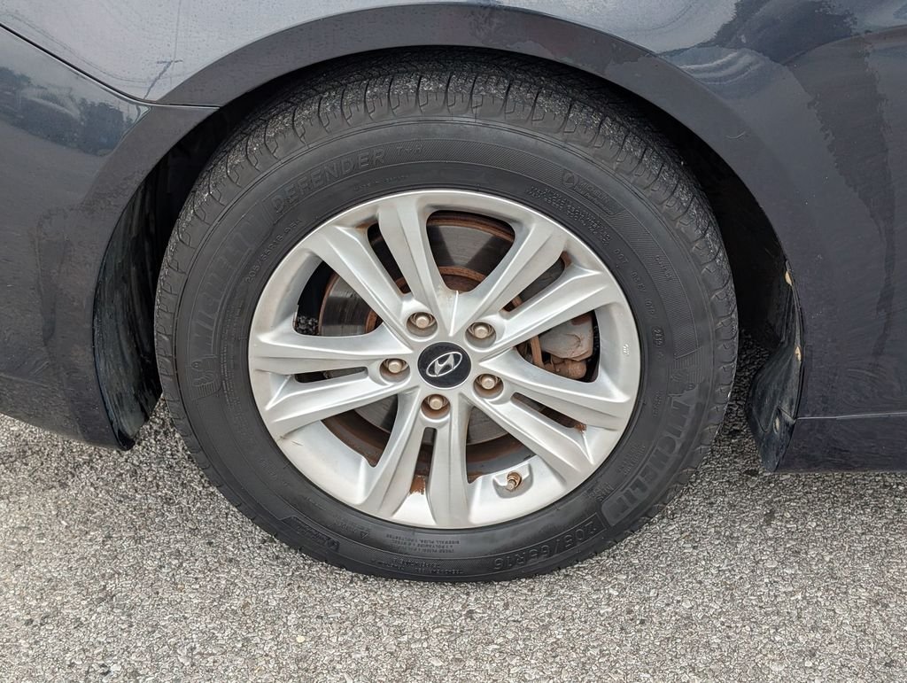 Used 2013 Blue Hyundai GLS image 11
