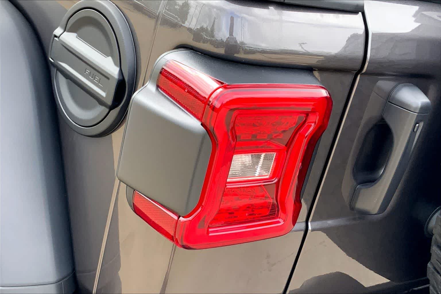 New 2026 Granite Crystal Metallic Clear-Coat Exterior Paint Jeep Rubicon image 14