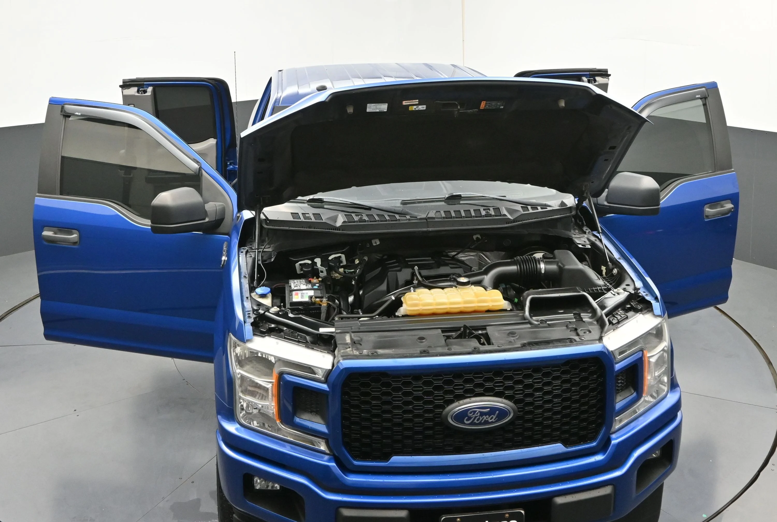 Used 2018 Blue Ford XL image 22
