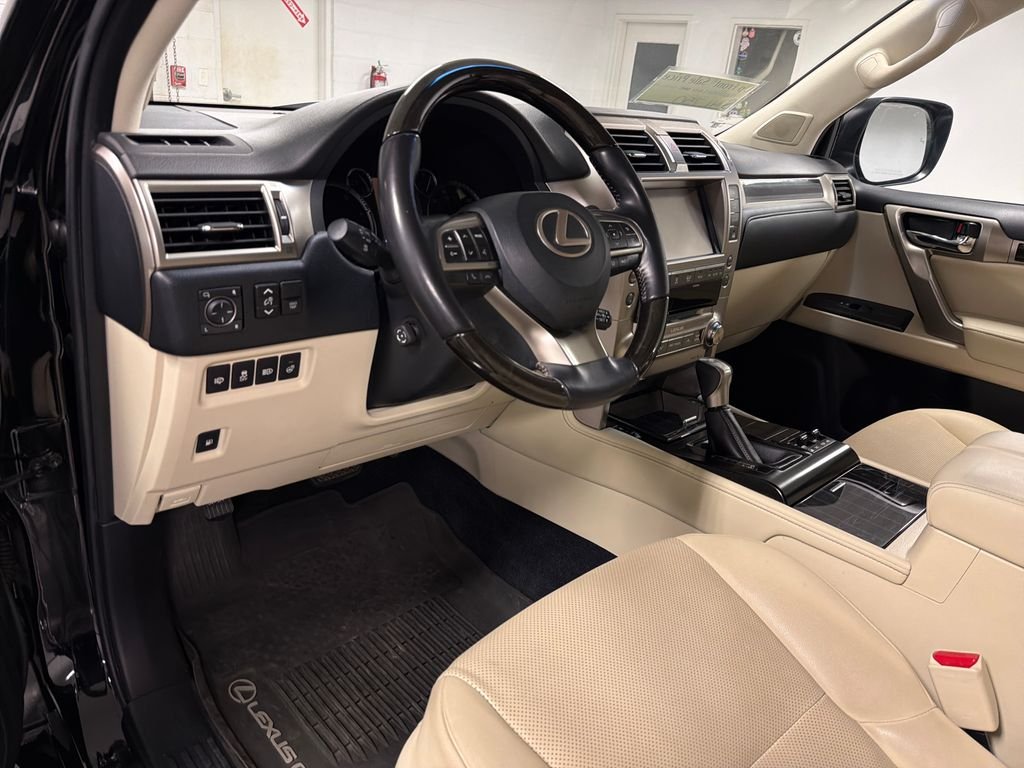 Used 2021 Black Lexus 460 image 27