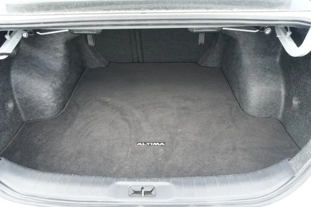 Used 2025 WHITE Nissan SV image 7