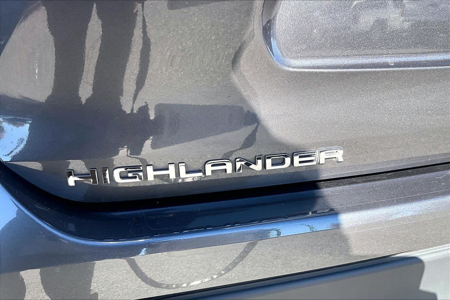 Used 2025 Magnetic Gray Metallic Toyota XSE image 31