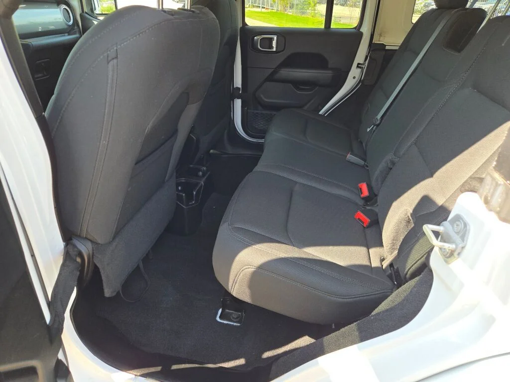 Used 2019 White Jeep Unlimited Sahara image 18