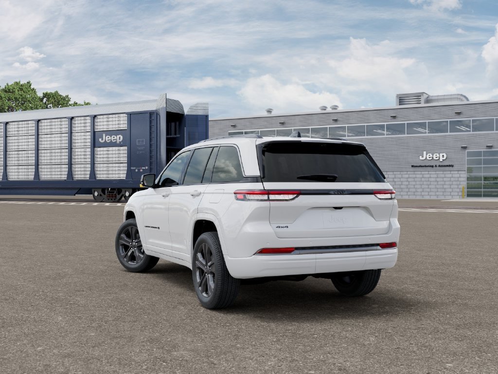New 2027 Bright White Clear-Coat Paint Jeep Limited Reserve image 3