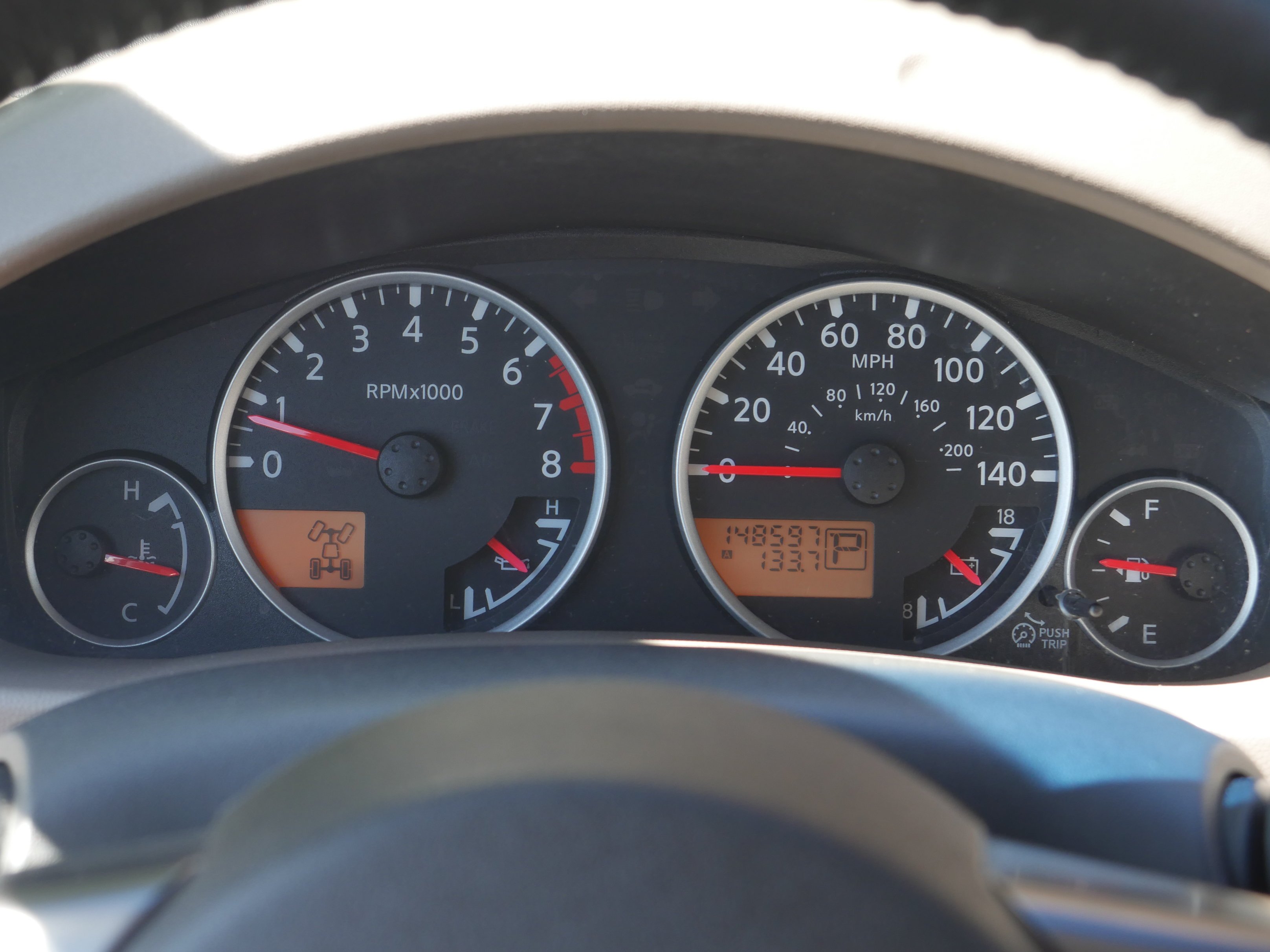 Used 2008 Avalanche Nissan SE image 7