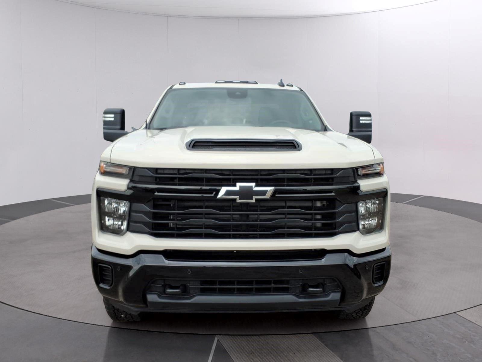 New 2026 White Sands Chevrolet Custom image 8