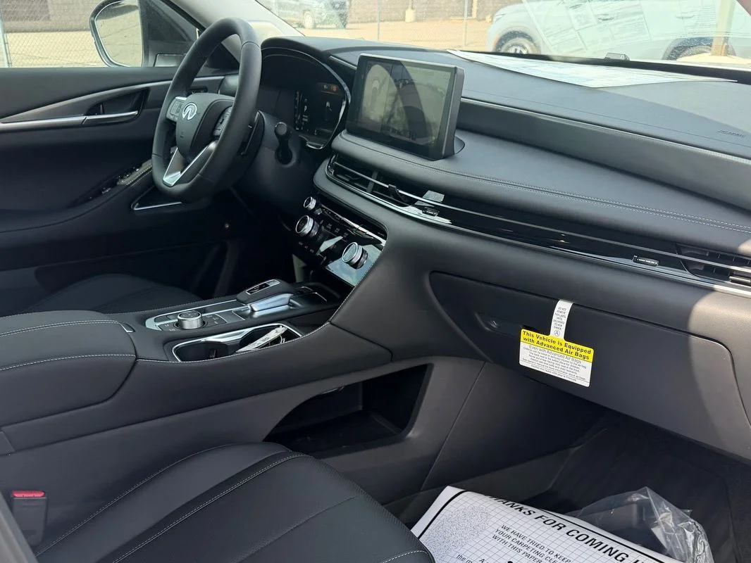 New 2027 RADIANT WHITE INFINITI Luxe FWD image 11