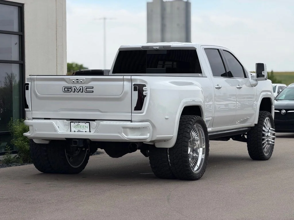 Used 2024 White GMC Denali Ultimate image 5