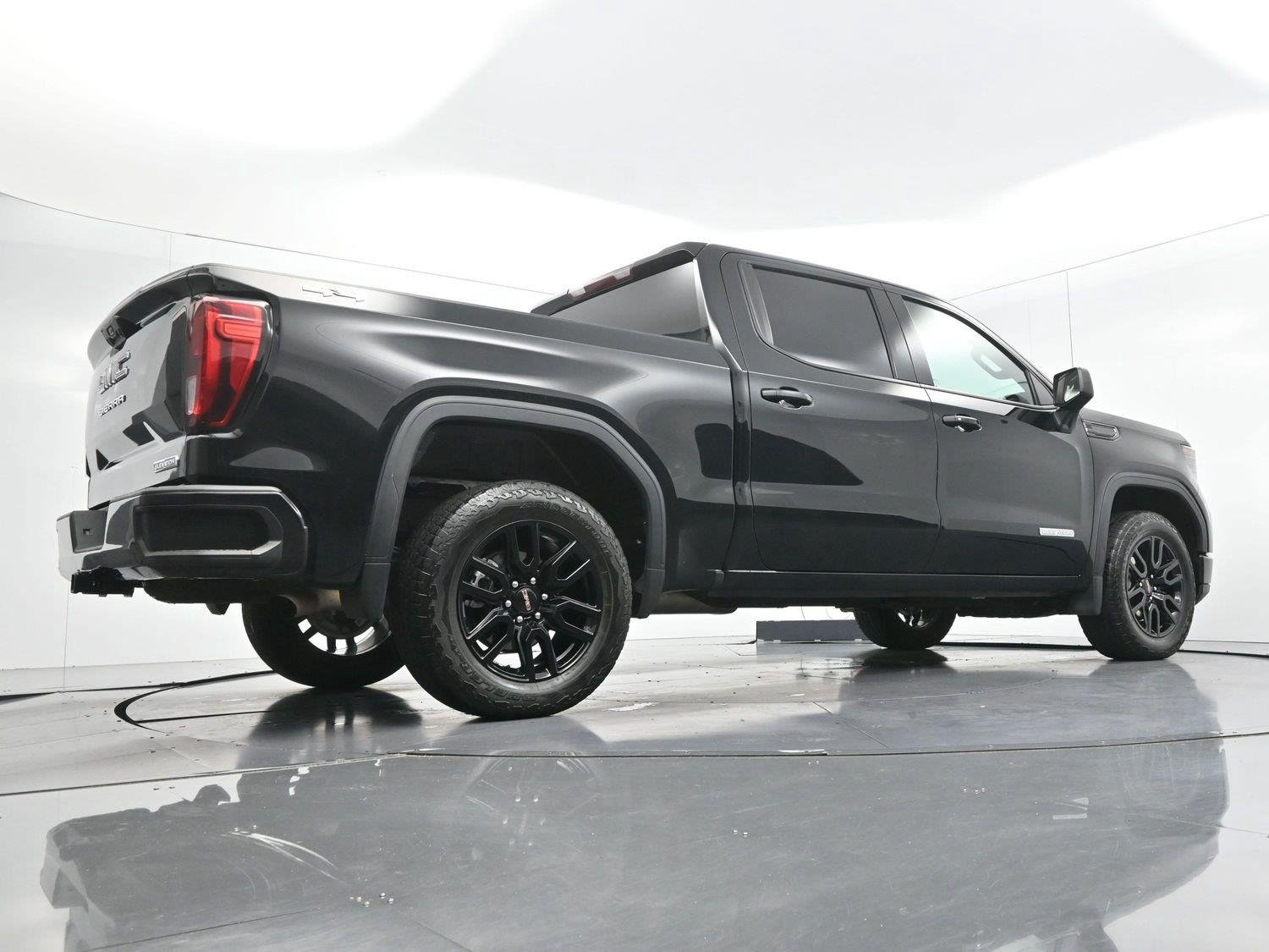 Used 2024 Onyx Black GMC Elevation image 45